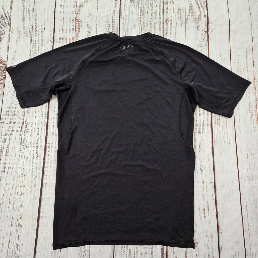 Under Armour Swim Loose Black Short Sleeve Performance Swim Shirt Youth L